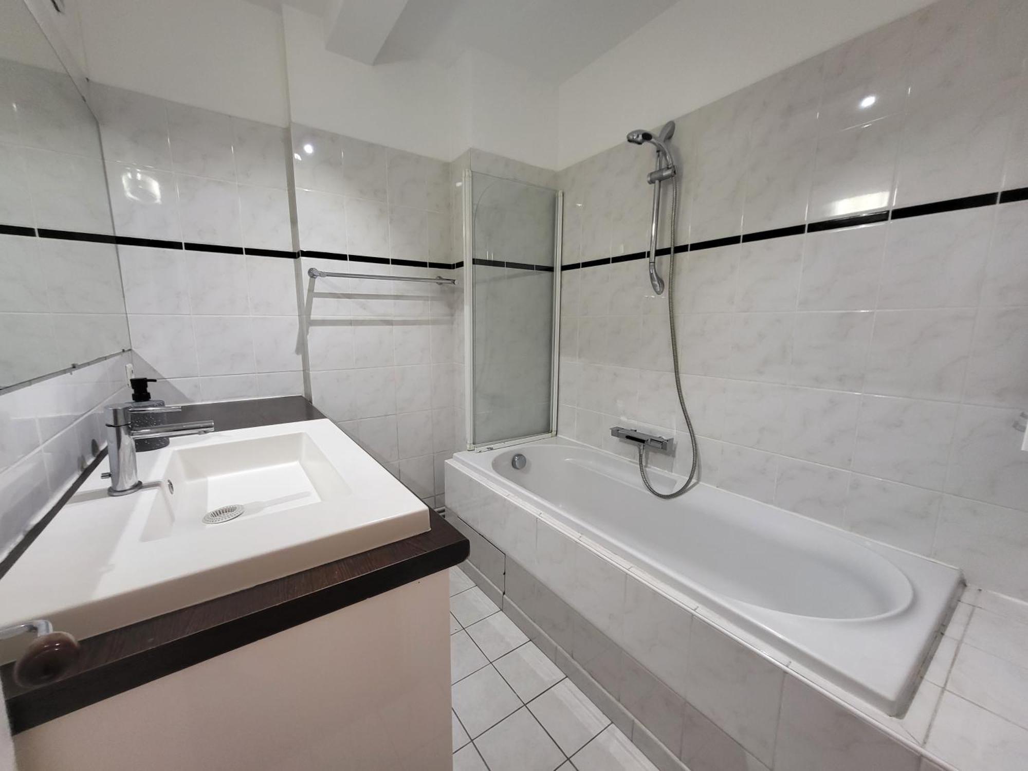 Spacious And Comfortable Apartment - Perfect For Families & Friends - Near Public Transportation 몽트루즈 외부 사진